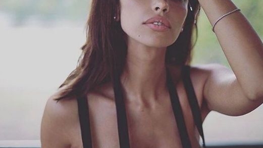 FOTO. Mădălina Ghenea, apariție de senzație la un festival de film. Ce rochie a îmbrăcat românca la premiera peliculei Suspiria