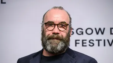 Actorul care a trecut de la dormit în cort la roluri de succes este de nerecunoscut în 2026. L-ai văzut în „Game of Thrones”