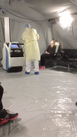 O româncă din Italia a filmat cum se face testul pentru coronavirus. Prin ce trec, de fapt, oamenii! VIDEO EXCLUSIV