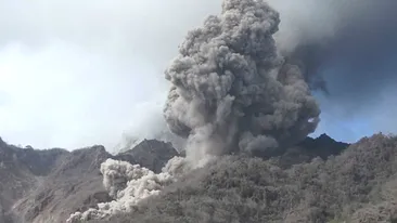Scene de coşmar în Indonezia! Un vulcan a erupt şi a ucis cinci persoane!
