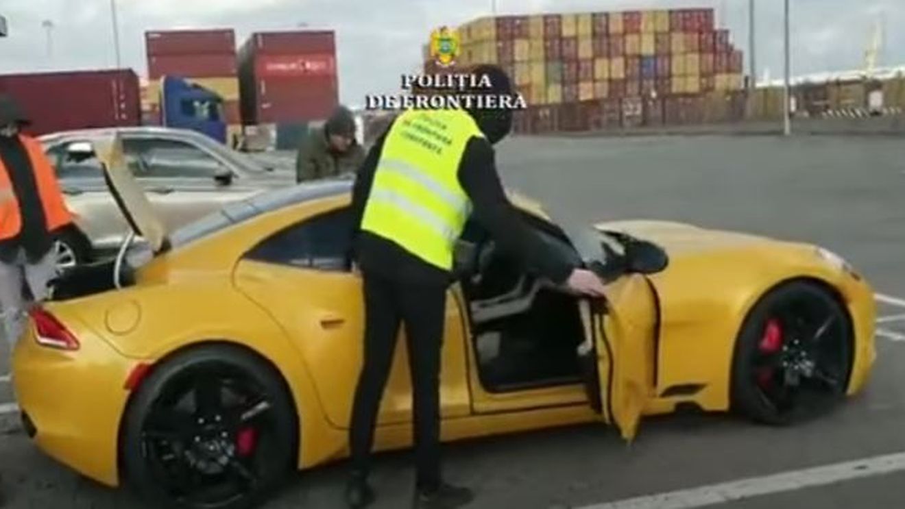 Mașină de colecție, marca Fisker Karma, confiscată la Constanța. Cel la care trebuia să ajungă este polițist