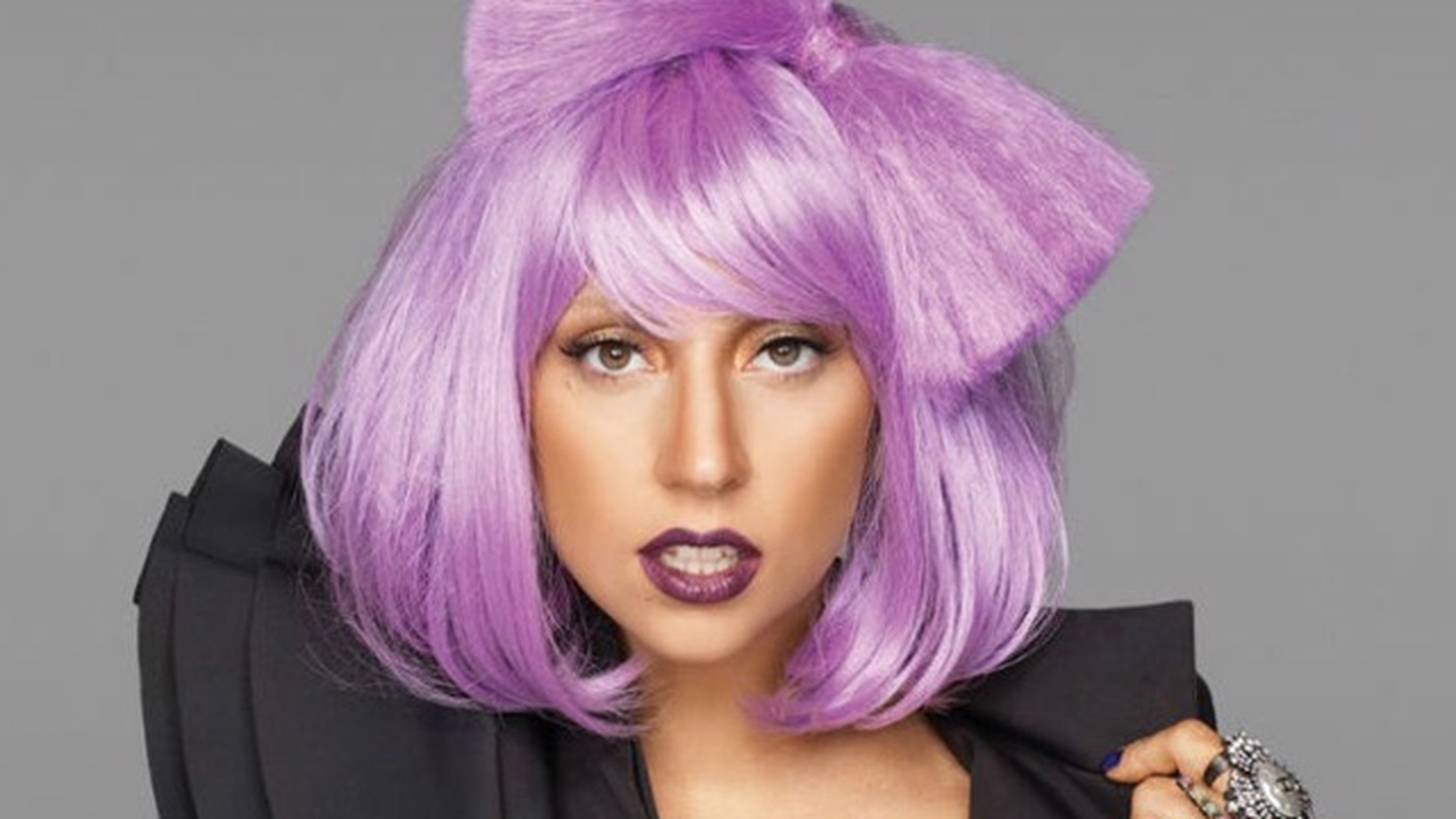 Lady Gaga, aparitie SOC la premiile Oscar! S-a imbracat si coafat ... normal! Nu ai mai vazut-o niciodata asa