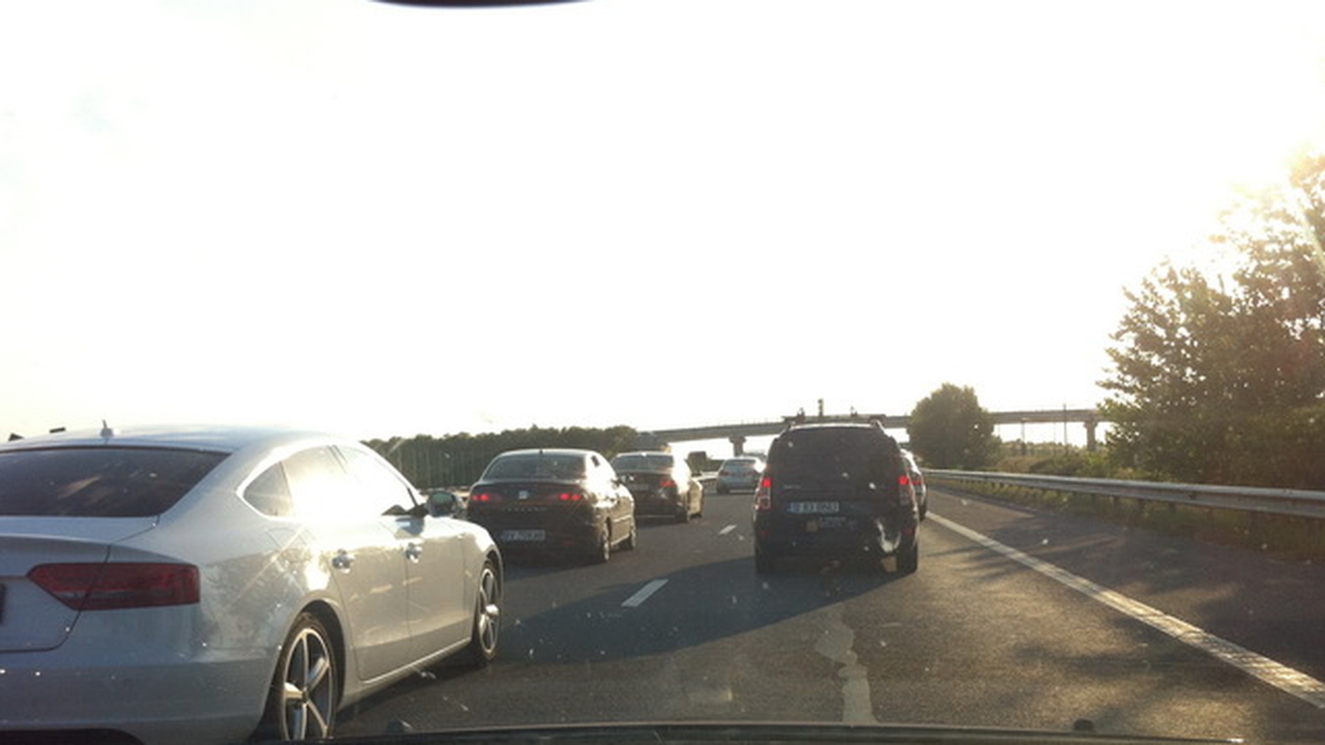 Atentie soferi! Pe Autostrada Soarelui se circula bara la bara! Cozile sunt interminabile!