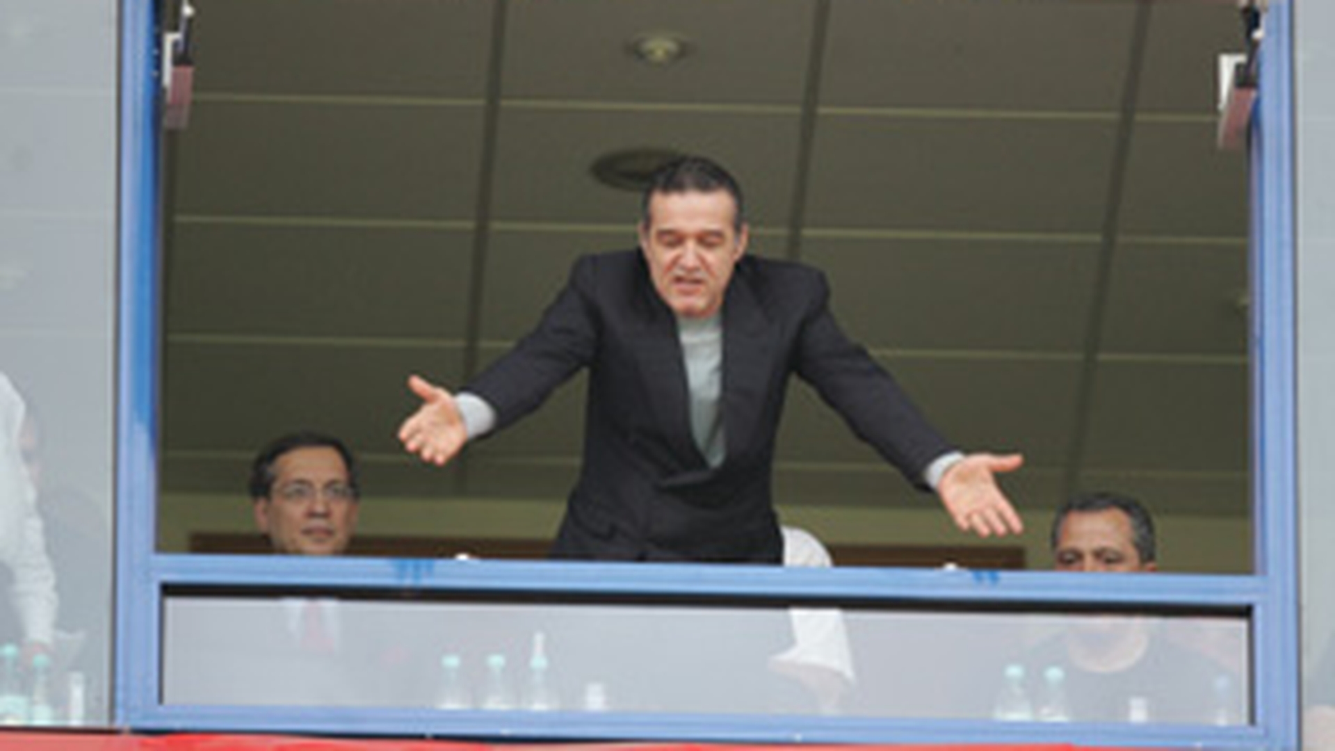 Gigi Becali: "Vreau pace cu suporterii"