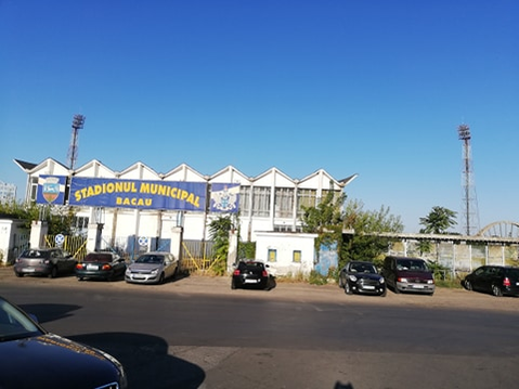 Intrarea pe stadionul Municipal Bacău e ferecată