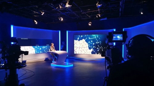 Ce face știrista TVR bătută cu brutalitate de soț și propriul tată. Televiziunea nu mai e o prioritate pentru Dana Războiu