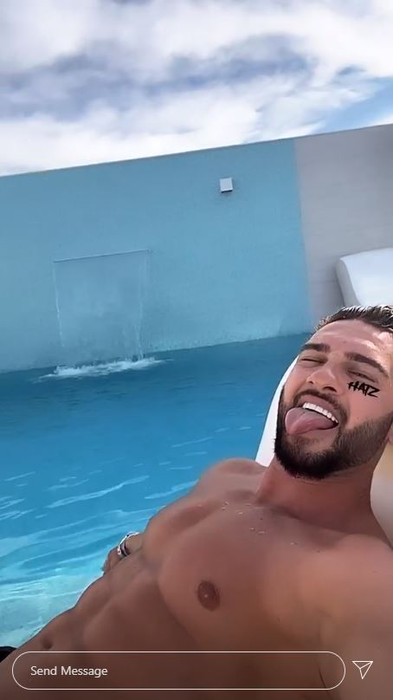Râzi cu lacrimi! Ce comentariu i-a lăsat Codin Maticiuc lui Dorian Popa, după ce acesta s-a pozat în piscină de parcă merge pe apă ca Iisus! Răspunsul savuros al cântărețului