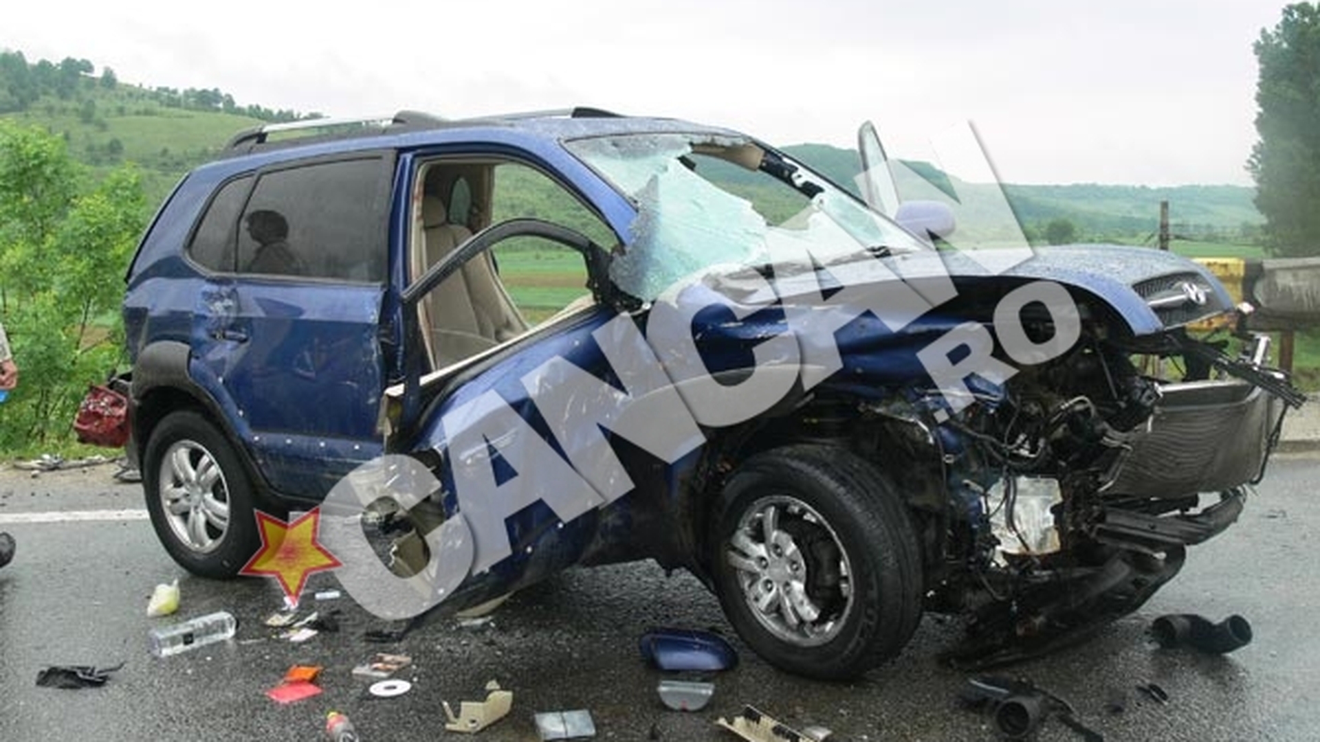 Impact nimicitor intre doua masini in Mehedinti! Unul dintre vehicule “a zburat” 20 de metri sI a luat foc