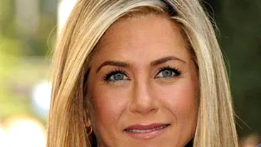 Mama nu a iubit-o de mica! Jennifer Aniston: Imi amintesc ca, atunci cand aveam sapte ani, am intrebat-o pe mama daca eram la fel de frumoasa ca Monique, prietena mea... Vezi ce i-a raspuns