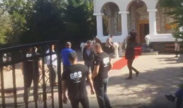 Adi Mutu şi Sandra fac cununia religioasă şi botezul în aceeaşi zi