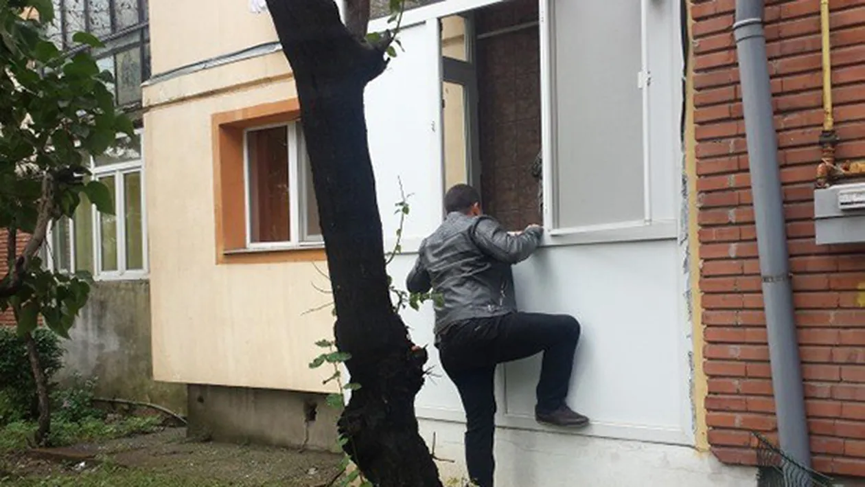 Furtul anului la Vaslui! Un hoț a intrat pe geam, a furat un telefon, dar ce a urmat întrece orice imaginație
