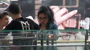 Dj Wanda, obsedata de bratari de piele! Are peste 100 de modele si nu pleaca la evenimente mondene fara sa aiba macar una!