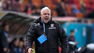 Fostul fotbalist care nu îl agrează deloc pe Marius Șumudică! „Pur și simplu era un om bolnav la cap!” Ce le povestea despre soția lui?