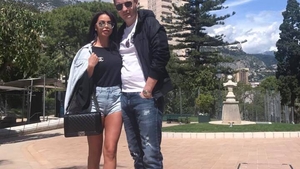 Fiul ex-ministrului Ioan Rus nu se uită la bani când e vorba de prinţesa lui. A ”fugit” în paradis cu bomba de la ”Liga sexy”!