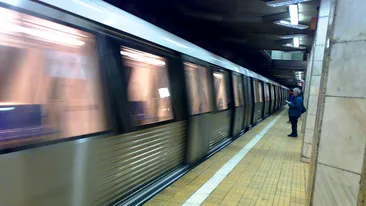 Circulaţia metroului se desfăşoară cu întârziere după ce o persoană a căzut pe şine la Aurel Vlaicu