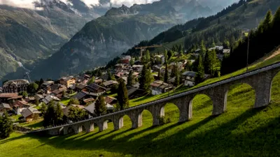 6 trasee spectaculoase care merită descoperite toamna asta