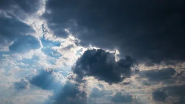 Alertă ANM de ultimă oră: cod galben de vreme severă în zeci de județe! Vin furtunile peste noi