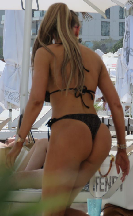 Bianca Drăgușanu a "răvășit", din nou, plaja de la Mamaia cu trupul perfect