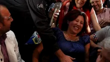 Horia Brenciu isi tine fanii la curent cu activitatea lui pe net! Posteaza imagini din timpul concertelor cu... femei!