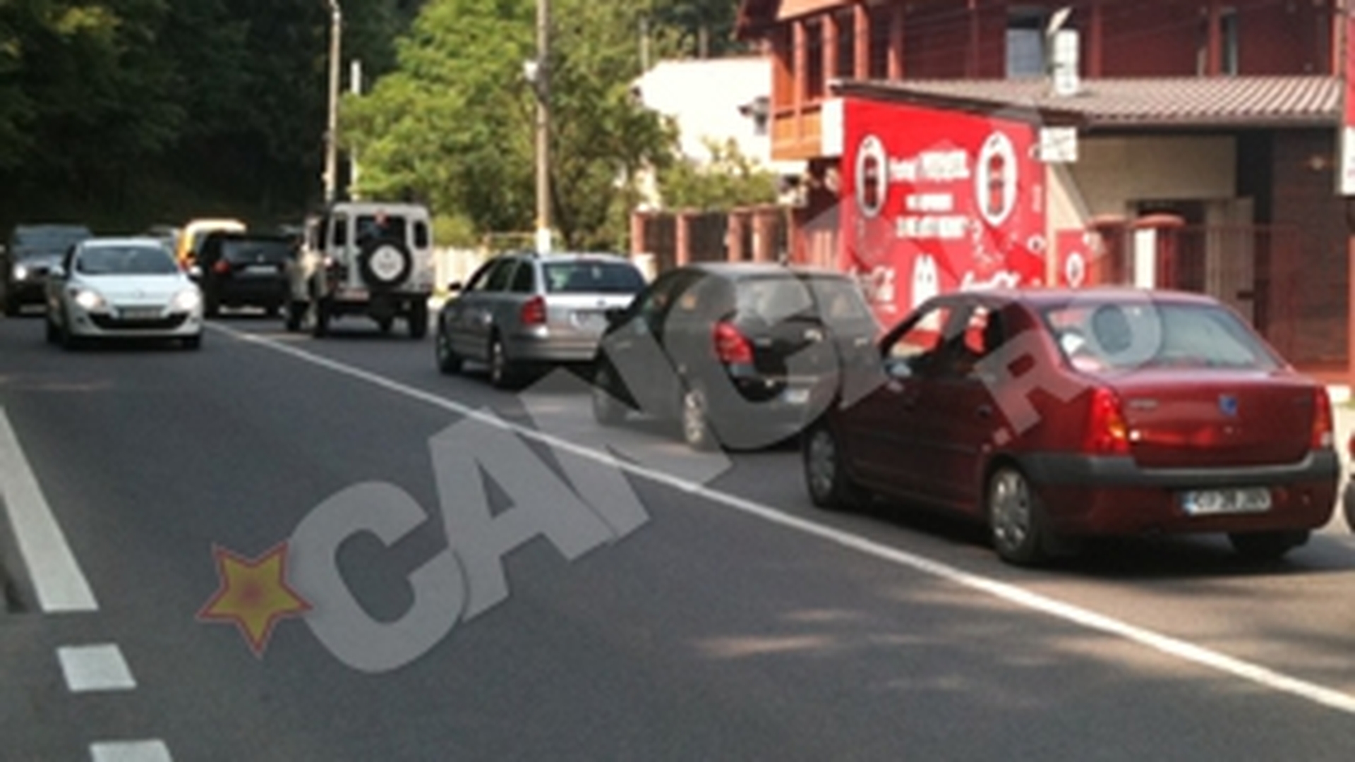 Coloane de masini de cativa kilometri pe DN 1, in statiunile de pe Valea Prahovei