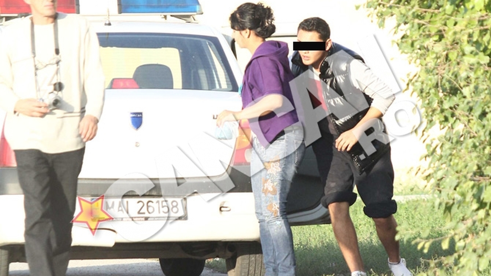 Imagini incredibile realizate de CANCAN.ro de la reconstituirea cazului din Voluntari! Elevul injunghiat in picior, din cauza unui sarut, a venit taras, in sosete, la locul faptei!