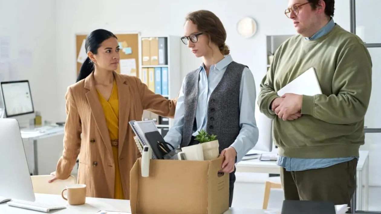 Mii de români vor fi concediați. Cine sunt cei vizați