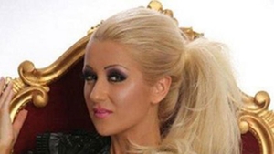Pe Raluca Tanase de la Bambi nici prietenele nu o mai consoleaza! Vezi cum a fost surprinsa vedeta!