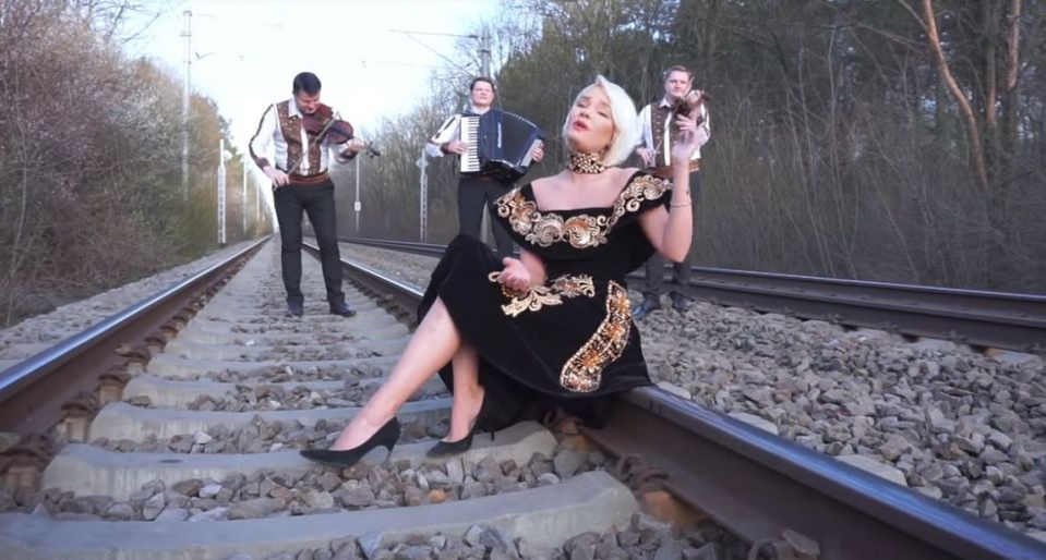 Nimeni nu s-ar fi așteptat la asta. Maria Constantin a ajuns pe șinele de tren