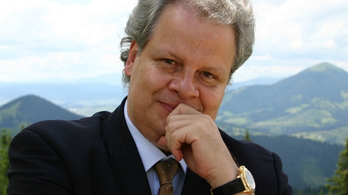 Uite ce poate face unul dintre cei mai bogati oameni din tara! Jean Valvis, in timp ce...