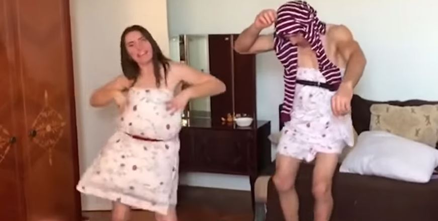 Vulpița de la Acces Direct a acceptat provocarea cu perna! S-a dezlănțuit pe muzica lui Beyonce împreună cu soțul ei! Viorel Stegaru a dansat și el pe tocuri