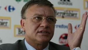 Mircea Sandu: "Jucatorii se gandesc la bautura, droguri si gagici"