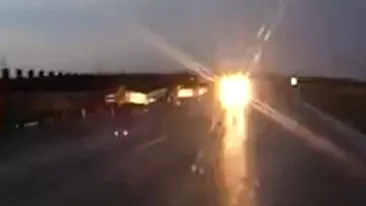 Şofer filmat în timp ce gonea pe contrasens, noaptea, pe ploaie, pe Autostrada Arad-Timişoara