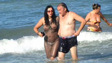 La mare, la soare, fetele au fost goale! Imagini de colectie cu vedetele pe plaja! Unele au frapat, altele au oripilat!
