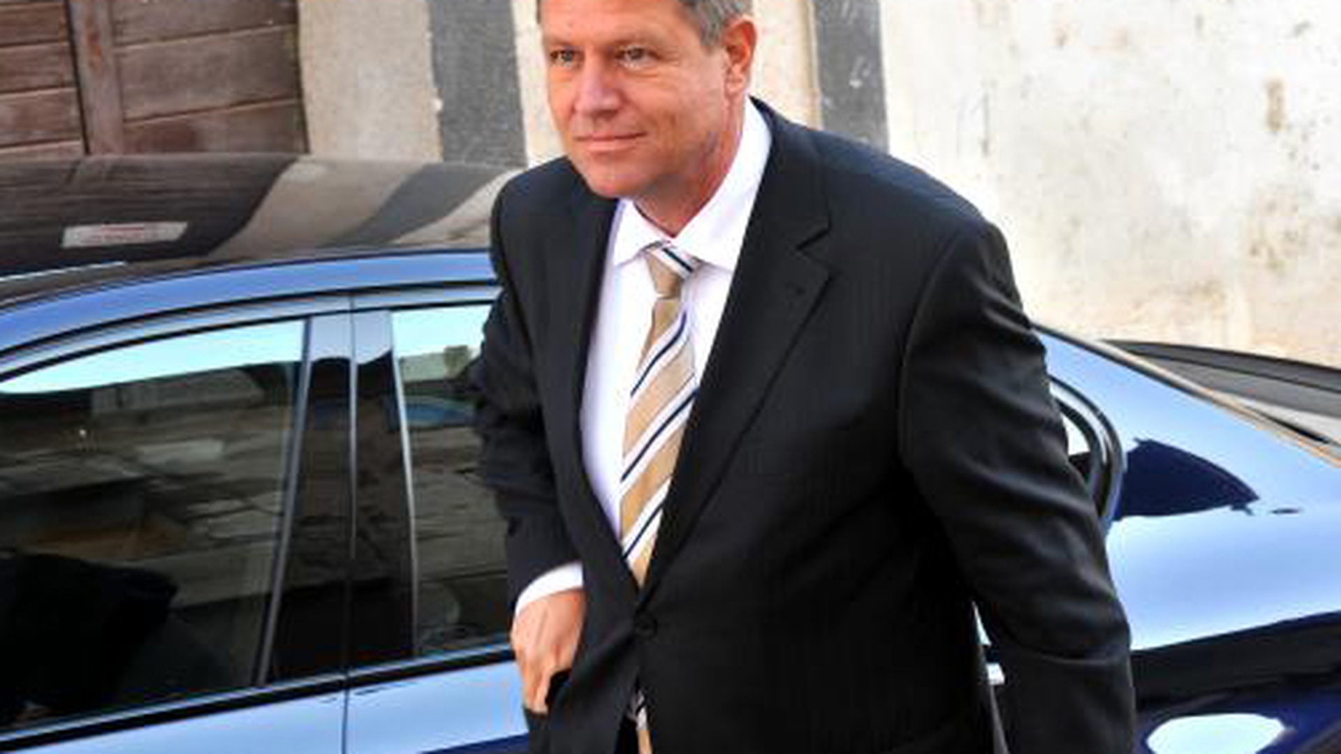 KLAUS IOHANNIS a semnat decretul privind eliminarea a 102 taxe