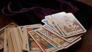 Cartea de Tarot a zilei de azi, 22 martie 2026. Turnul anunță că tot ce se prăbușește azi în viața ta face loc pentru ceva mult mai bun