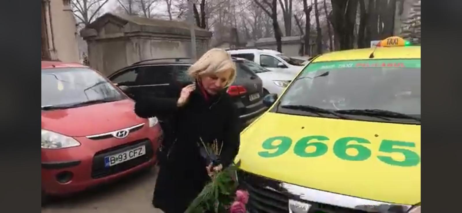 Primele imagini cu familia îndurerată a Cristinei Țopescu. Sicriul cu trupul neînsuflețit al jurnalistei, depus la capela Cimitirului Bellu