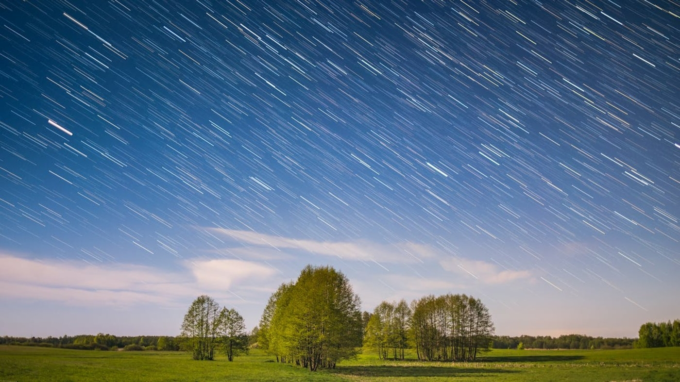 Geminidele 2025. Când și cum putem vedea fenomenul spectaculos denumit ”ploaia de meteori”