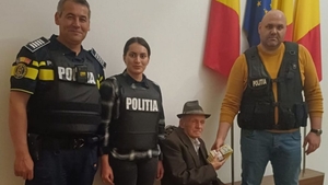 Ce i-au făcut doi tineri unui bătrân de 90 de ani, căruia i-au promis că-l duc acasă! Gestul lor este de-a dreptul revoltător