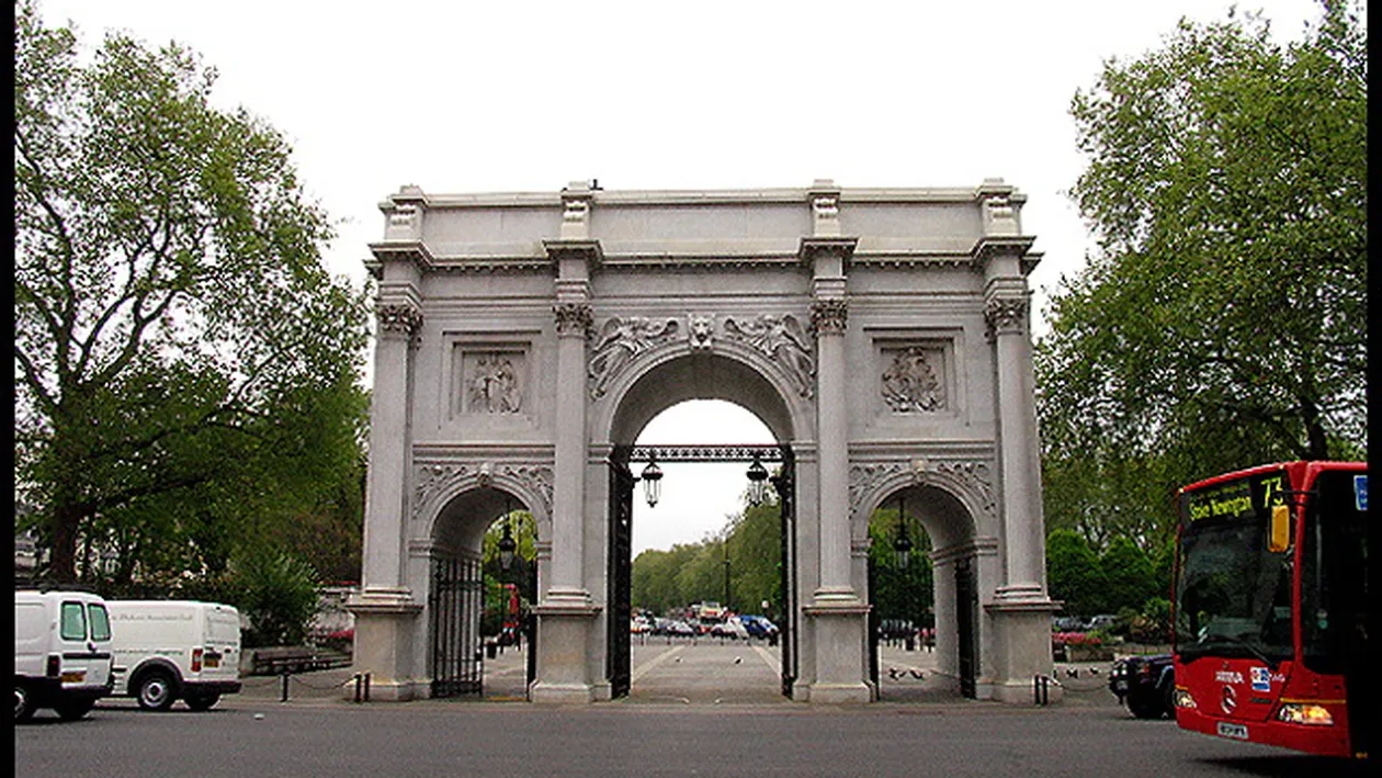 Zeci de romani de etnie roma fac haos in Londra!