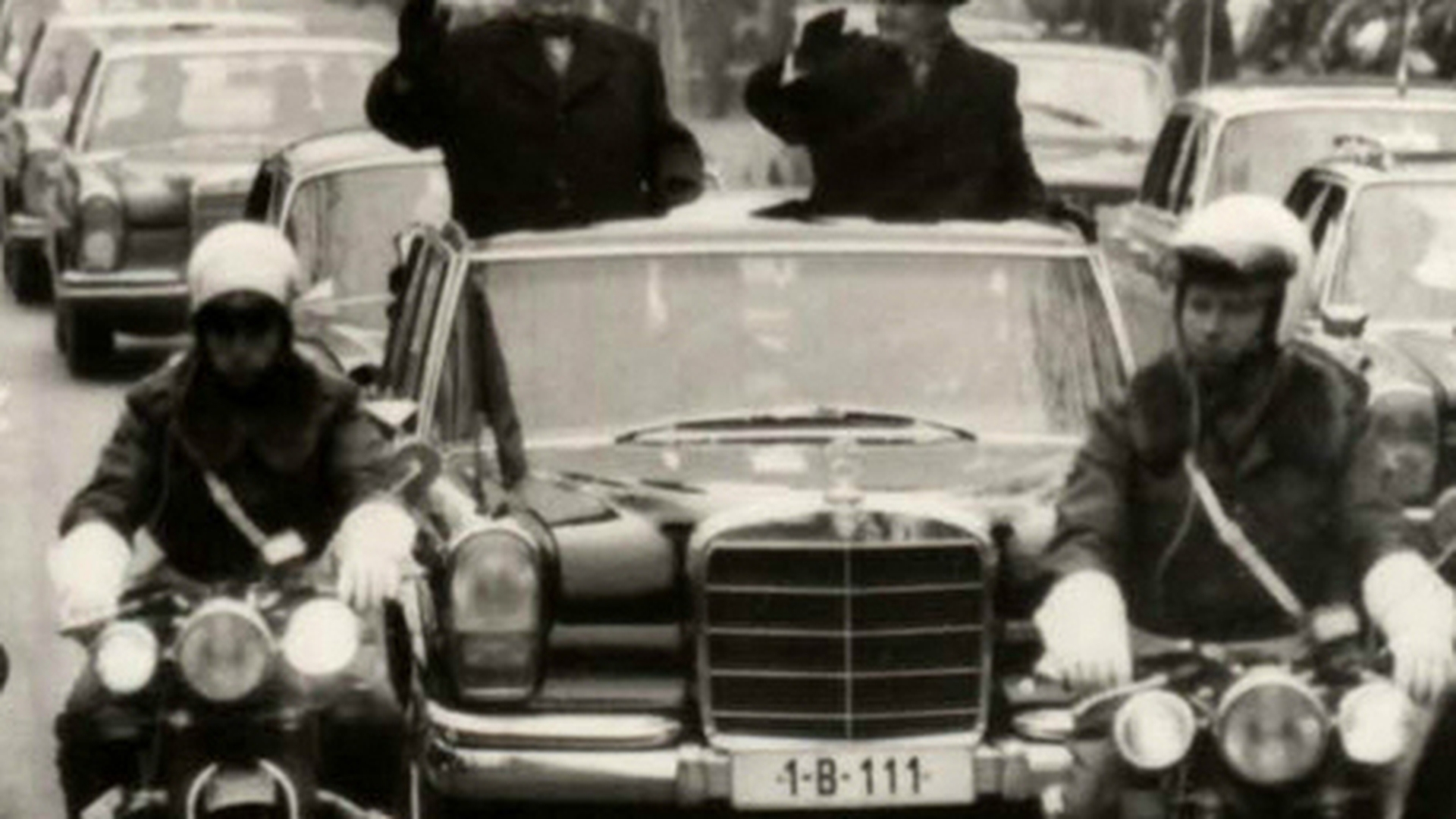 GALERIE FOTO! Maşinile lui Nicolae Ceauşescu. Uite ce bijuterii avea în parcul auto 