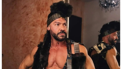 Cornel Păsat, clipe terifiante pe ringul de dans. „Am leșinat de durere și toată lumea de acolo râdea. Mă târam pe scenă”. Cel mai greu moment din cariera liderului Flamingo Boys
