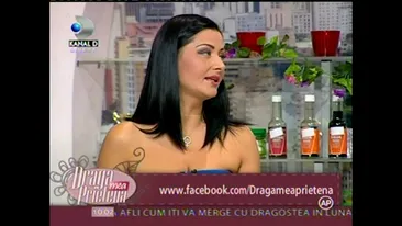 Gabriela Cristea, de nerecunoscut in costum de baie! Vezi cine a trecut pe langa ea pe plaja si nu a observat-o