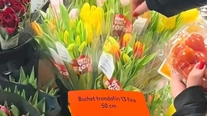 Supermarketul din România care vinde un buchet de trandafiri la 1 leu, cu un discount de 94%