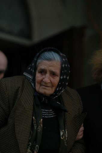 Mama Ilenei Ciuculete este copleşită de durere.