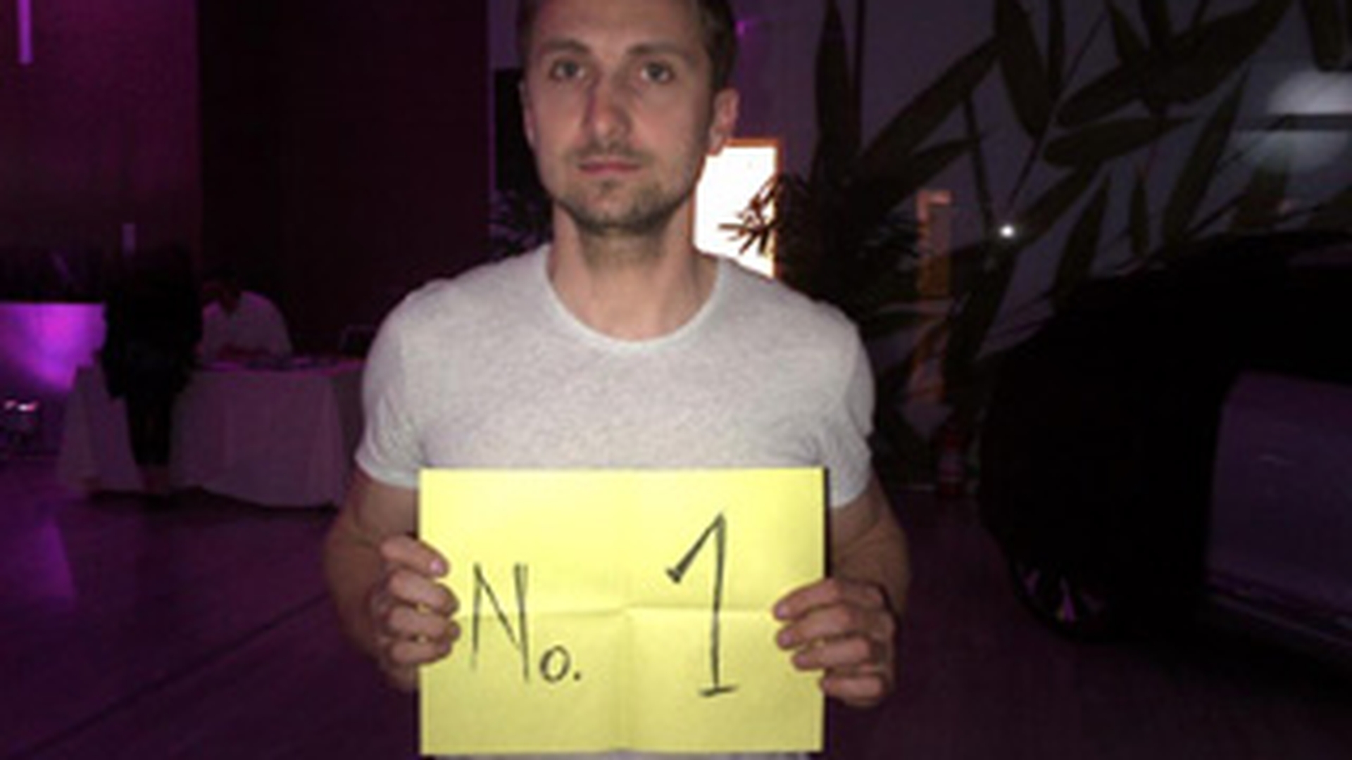 Dani Otil s-a sarutat prima data cu o fata pe care nu o cunostea! Vezi cine a fost!