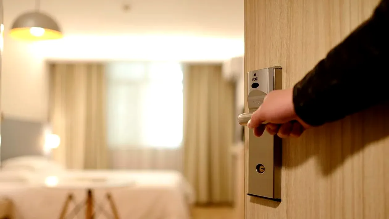 O femeie s-a cazat la un hotel din Timişoara şi a trăit şocul vieţii! Ce i s-a întâmplat la miez de noapte: Am simţit că mişcă ceva