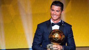 Cristiano Ronaldo a câştigat Balonul de Aur pentru a cincea oară!