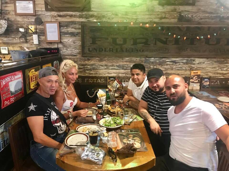NU a semnat actele de divorţ şi deja şi-a găsit un nou „sponsor”! În braţele cui „se reface” nevasta lui Nicolae Guţă