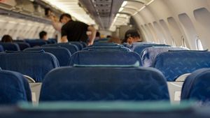 15 pasageri ai unei curse aeriene, infectați cu coronavirus de un altul 