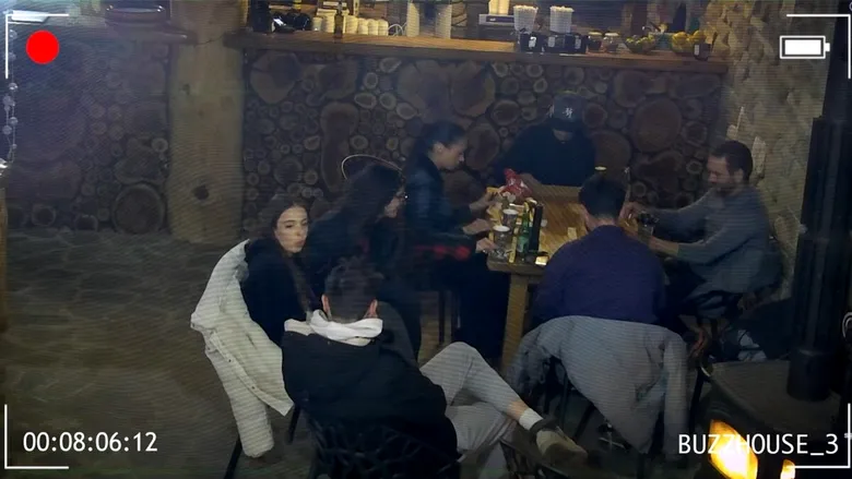 Cât costă o noapte de cazare în pensiunea din Siriu unde s-a filmat Buzz House 3 al lui Selly